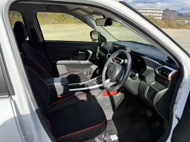 トヨタ ライズ Z 兵庫県 2025(令7)年 0.7万km パールホワイトⅢ 社外ナビ/バックモニター/純正17インチアルミホイール/ETC/両前席シートヒーター/LEDヘッドライト/フォグランプ(F/R)/オートハイビーム/レーダークルーズコントロール/電子パーキング＆オートホールド/Pセンサー