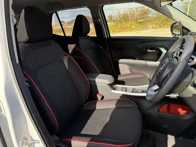 トヨタ ライズ Z 兵庫県 2025(令7)年 0.7万km パールホワイトⅢ 社外ナビ/バックモニター/純正17インチアルミホイール/ETC/両前席シートヒーター/LEDヘッドライト/フォグランプ(F/R)/オートハイビーム/レーダークルーズコントロール/電子パーキング＆オートホールド/Pセンサー