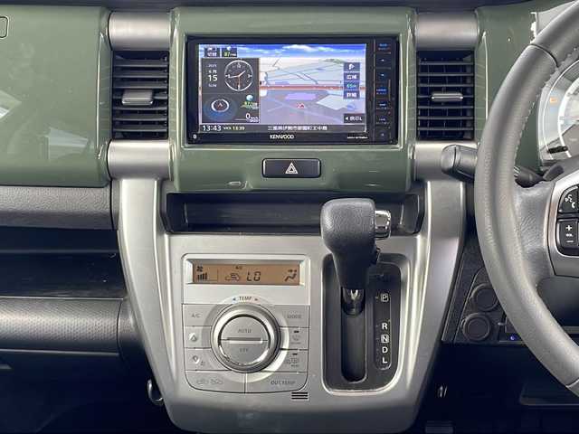 スズキ ハスラー J 三重県 2019(令1)年 8.2万km クールカーキパールメタリック/ホワイト2トーンルーフ プッシュスタート/アイドリングストップ/横滑り防止/レーンキープアシスト/衝突軽減ブレーキ/ステアリングリモコン/革巻きステアリング/USB給電ポート/シートヒーター(前席)/社外ナビ(AM/FM/CD/DVD/TV/BT)/フルセグTV/前方ドラレコ/ビルトインETC/純正フロアマット/オートライト/スペアキー/禁煙車/電動格納ミラー