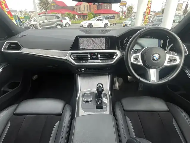 ＢＭＷ ３３０ｉ Mスポーツ 埼玉県 2019(令1)年 4.3万km サファイアブラックP ワンオーナー/ターボ/サンルーフ/黒ハーフレザーシート/前席シートヒーター/運転席メモリー付前席パワーシート/純正メモリーナビ/　（ＢＴ＆ラジオ）/全方位カメラ/ビルトインＥＴＣ/衝突被害軽減システム/ブラインドスポットモニター/レーンキープアシスト/前後コーナーセンサー/アイドリングストップ/レーダークルーズコントロール/パドルシフト/ステアリングリモコン/革巻きステアリング/電動パーキングブレーキ/オートホールド/置くだけ充電/パワートランク/純正１８inアルミホイール/オートライト/ＬＥＤライト/フォグランプ/ウィンカーミラー/オート電動格納ミラー/スマートキー/プッシュスタート/Ｗ＆サイド＆カーテンエアバッグ/横滑り防止装置/ＡＢＳ/フロアマット/新車保証書/取扱説明書/スマートスペアキー有