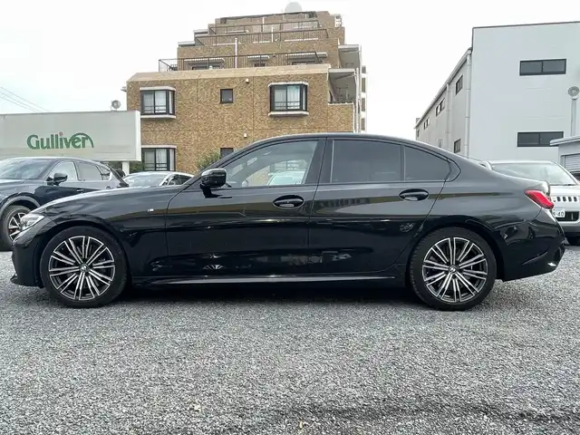 ＢＭＷ ３３０ｉ Mスポーツ 埼玉県 2019(令1)年 4.3万km サファイアブラックP ワンオーナー/ターボ/サンルーフ/黒ハーフレザーシート/前席シートヒーター/運転席メモリー付前席パワーシート/純正メモリーナビ/　（ＢＴ＆ラジオ）/全方位カメラ/ビルトインＥＴＣ/衝突被害軽減システム/ブラインドスポットモニター/レーンキープアシスト/前後コーナーセンサー/アイドリングストップ/レーダークルーズコントロール/パドルシフト/ステアリングリモコン/革巻きステアリング/電動パーキングブレーキ/オートホールド/置くだけ充電/パワートランク/純正１８inアルミホイール/オートライト/ＬＥＤライト/フォグランプ/ウィンカーミラー/オート電動格納ミラー/スマートキー/プッシュスタート/Ｗ＆サイド＆カーテンエアバッグ/横滑り防止装置/ＡＢＳ/フロアマット/新車保証書/取扱説明書/スマートスペアキー有