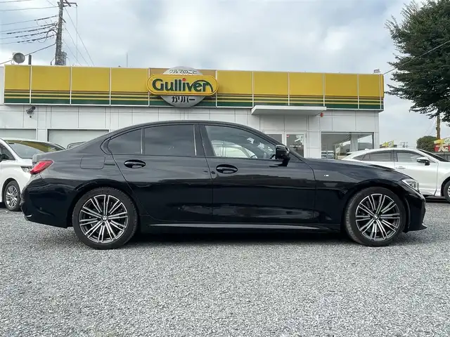 ＢＭＷ ３３０ｉ Mスポーツ 埼玉県 2019(令1)年 4.3万km サファイアブラックP ワンオーナー/ターボ/サンルーフ/黒ハーフレザーシート/前席シートヒーター/運転席メモリー付前席パワーシート/純正メモリーナビ/　（ＢＴ＆ラジオ）/全方位カメラ/ビルトインＥＴＣ/衝突被害軽減システム/ブラインドスポットモニター/レーンキープアシスト/前後コーナーセンサー/アイドリングストップ/レーダークルーズコントロール/パドルシフト/ステアリングリモコン/革巻きステアリング/電動パーキングブレーキ/オートホールド/置くだけ充電/パワートランク/純正１８inアルミホイール/オートライト/ＬＥＤライト/フォグランプ/ウィンカーミラー/オート電動格納ミラー/スマートキー/プッシュスタート/Ｗ＆サイド＆カーテンエアバッグ/横滑り防止装置/ＡＢＳ/フロアマット/新車保証書/取扱説明書/スマートスペアキー有