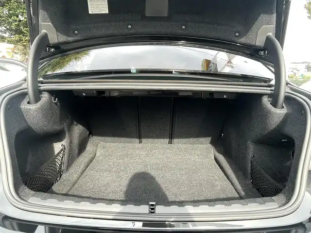 ＢＭＷ ３３０ｉ Mスポーツ 埼玉県 2019(令1)年 4.3万km サファイアブラックP ワンオーナー/ターボ/サンルーフ/黒ハーフレザーシート/前席シートヒーター/運転席メモリー付前席パワーシート/純正メモリーナビ/　（ＢＴ＆ラジオ）/全方位カメラ/ビルトインＥＴＣ/衝突被害軽減システム/ブラインドスポットモニター/レーンキープアシスト/前後コーナーセンサー/アイドリングストップ/レーダークルーズコントロール/パドルシフト/ステアリングリモコン/革巻きステアリング/電動パーキングブレーキ/オートホールド/置くだけ充電/パワートランク/純正１８inアルミホイール/オートライト/ＬＥＤライト/フォグランプ/ウィンカーミラー/オート電動格納ミラー/スマートキー/プッシュスタート/Ｗ＆サイド＆カーテンエアバッグ/横滑り防止装置/ＡＢＳ/フロアマット/新車保証書/取扱説明書/スマートスペアキー有