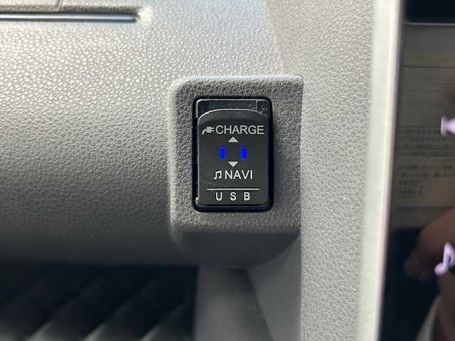 ダイハツ タント カスタム RS 東京都 2019(令1)年 5.3万km シャイニングホワイトパール 純正ナビ/(フルセグTV/CD/DVD/Bluetooth/SD)/純正ドラレコ(DRN-H70N)/ETC/両側パワースライドドア/全方位カメラ/スマートパノラマパーキングアシスト/ターボ/スペアキー3本/前席シートヒーター/純正アルミホイル/フロアマット/ステアリングスイッチ/取扱説明書/保証書