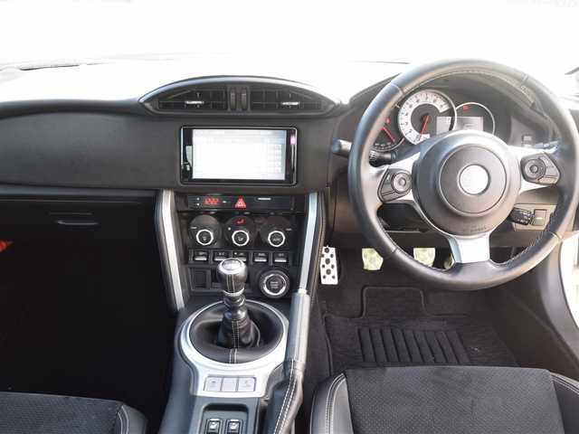 トヨタ ８６ GT LTD ハイパーパフォーマ 兵庫県 2017(平29)年 2万km クリスタルホワイトパール ハーフレザーシート/両前席シートヒーター/純正17インチアルミホイール/LEDヘッドライト/フォグランプ/オートライト/ETC/ブレンボ製ブレーキ/純正SACHSアブソーバー/トルセンLSD