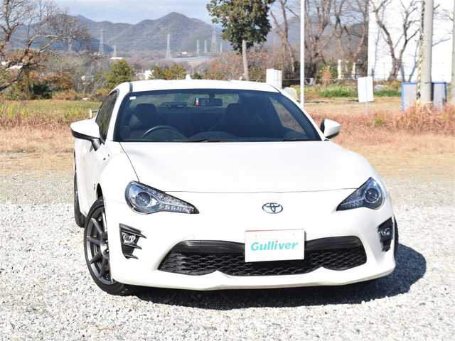 トヨタ ８６ GT LTD ハイパーパフォーマ 兵庫県 2017(平29)年 2万km クリスタルホワイトパール ハーフレザーシート/両前席シートヒーター/純正17インチアルミホイール/LEDヘッドライト/フォグランプ/オートライト/ETC/ブレンボ製ブレーキ/純正SACHSアブソーバー/トルセンLSD