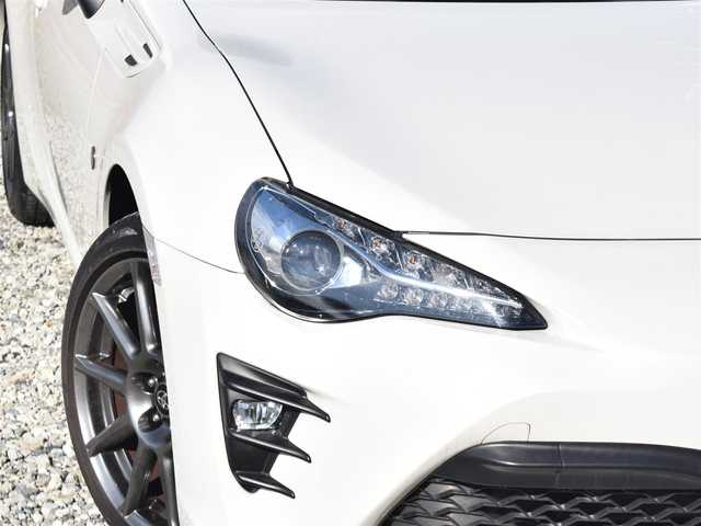トヨタ ８６ GT LTD ハイパーパフォーマ 兵庫県 2017(平29)年 2万km クリスタルホワイトパール ハーフレザーシート/両前席シートヒーター/純正17インチアルミホイール/LEDヘッドライト/フォグランプ/オートライト/ETC/ブレンボ製ブレーキ/純正SACHSアブソーバー/トルセンLSD