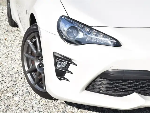 トヨタ ８６ GT LTD ハイパーパフォーマ 兵庫県 2017(平29)年 2万km クリスタルホワイトパール ハーフレザーシート/両前席シートヒーター/純正17インチアルミホイール/LEDヘッドライト/フォグランプ/オートライト/ETC/ブレンボ製ブレーキ/純正SACHSアブソーバー/トルセンLSD