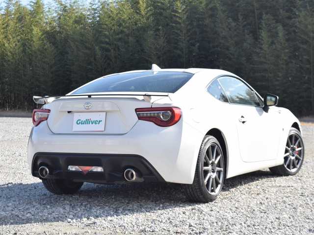 トヨタ ８６ GT LTD ハイパーパフォーマ 兵庫県 2017(平29)年 2万km クリスタルホワイトパール ハーフレザーシート/両前席シートヒーター/純正17インチアルミホイール/LEDヘッドライト/フォグランプ/オートライト/ETC/ブレンボ製ブレーキ/純正SACHSアブソーバー/トルセンLSD