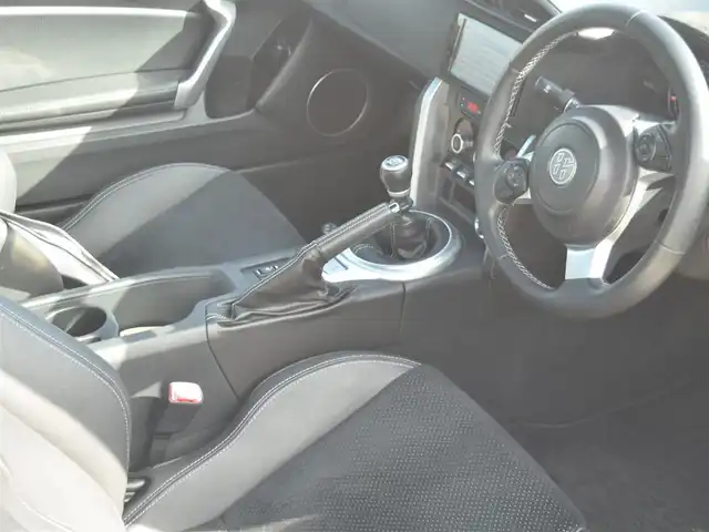 トヨタ ８６ GT LTD ハイパーパフォーマ 兵庫県 2017(平29)年 2万km クリスタルホワイトパール ハーフレザーシート/両前席シートヒーター/純正17インチアルミホイール/LEDヘッドライト/フォグランプ/オートライト/ETC/ブレンボ製ブレーキ/純正SACHSアブソーバー/トルセンLSD