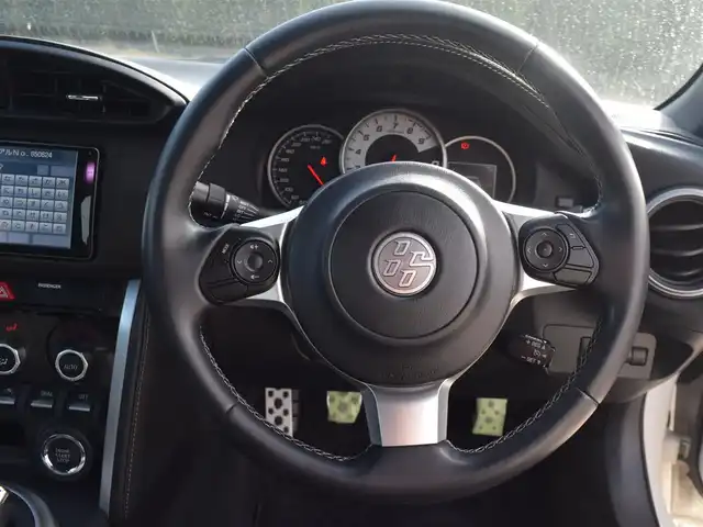 トヨタ ８６ GT LTD ハイパーパフォーマ 兵庫県 2017(平29)年 2万km クリスタルホワイトパール ハーフレザーシート/両前席シートヒーター/純正17インチアルミホイール/LEDヘッドライト/フォグランプ/オートライト/ETC/ブレンボ製ブレーキ/純正SACHSアブソーバー/トルセンLSD