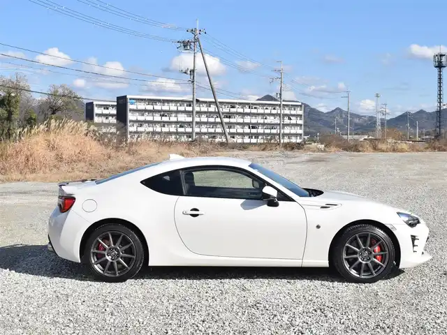 トヨタ ８６ GT LTD ハイパーパフォーマ 兵庫県 2017(平29)年 2万km クリスタルホワイトパール ハーフレザーシート/両前席シートヒーター/純正17インチアルミホイール/LEDヘッドライト/フォグランプ/オートライト/ETC/ブレンボ製ブレーキ/純正SACHSアブソーバー/トルセンLSD