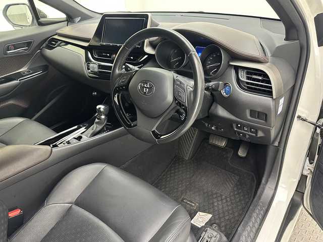 トヨタ Ｃ－ＨＲ G 兵庫県 2017(平29)年 3.5万km ホワイトパールクリスタルシャイン レーザーシート/シートヒーター/純正SDナビ＆フルセグTV/（BT＆SD＆FM＆AM）/TVキャンセラー/バックカメラ/ビルトインETC/純正ドライブレコーダー/コーナーセンサー/モデリスタエアロ/オートライト/LEDライト/LEDフォグランプ/純正１８inアルミホイール/スマートキー/プッシュスタート/スペアキー有り
