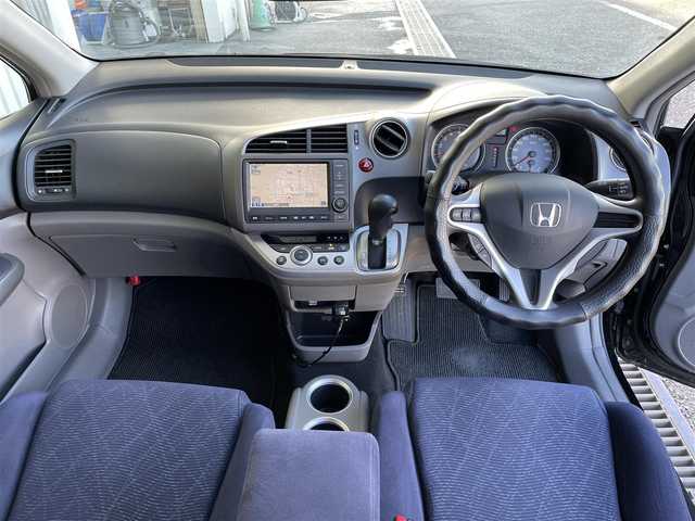 ホンダ ストリーム X HDDナビパッケージ 東京都 2011(平23)年 6.1万km クリスタルブラックパール Honda HDDインターナビシステム（インターナビ対応HDDナビ/ワンセグTV/DVD/CD/ステアリングスイッチ/リアカメラ）/４スピーカー/ディスチャージヘッドライト（HID）/オートライト /メッキ加飾付横桟フロントグリル/リア標準バンパー/ボディ同色電動格納ウィンカードアミラー/ボディ同色アウトサイドドアハンドル/レッド/クリアコンビネーションランプ/205/65R15/シルバー調インサイドドアハンドル/ブルー照明（メーター/エアコンスイッチ/センターコンソールカップホルダー）/リモコンキー/イモビライザー/セキュリティアラーム/フルオートエアコン/アレルフリー高性脱臭フィルター/大型センターコンソールボックス/２列目シートセンターアムレスト/高熱線吸収/UVカット機能付きプライバシーガラス（リアドア/リアクウォーター/テールゲート）/SRSエアバック  （運転席/助手席）/ETC