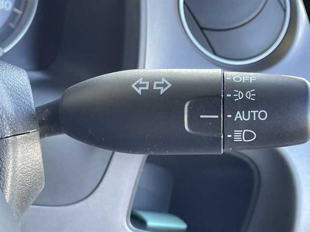 ホンダ ストリーム X HDDナビパッケージ 東京都 2011(平23)年 6.1万km クリスタルブラックパール Honda HDDインターナビシステム（インターナビ対応HDDナビ/ワンセグTV/DVD/CD/ステアリングスイッチ/リアカメラ）/４スピーカー/ディスチャージヘッドライト（HID）/オートライト /メッキ加飾付横桟フロントグリル/リア標準バンパー/ボディ同色電動格納ウィンカードアミラー/ボディ同色アウトサイドドアハンドル/レッド/クリアコンビネーションランプ/205/65R15/シルバー調インサイドドアハンドル/ブルー照明（メーター/エアコンスイッチ/センターコンソールカップホルダー）/リモコンキー/イモビライザー/セキュリティアラーム/フルオートエアコン/アレルフリー高性脱臭フィルター/大型センターコンソールボックス/２列目シートセンターアムレスト/高熱線吸収/UVカット機能付きプライバシーガラス（リアドア/リアクウォーター/テールゲート）/SRSエアバック  （運転席/助手席）/ETC