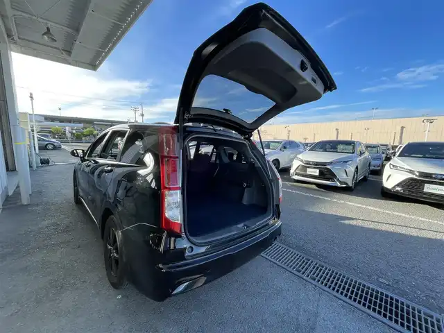 ホンダ ストリーム X HDDナビパッケージ 東京都 2011(平23)年 6.1万km クリスタルブラックパール Honda HDDインターナビシステム（インターナビ対応HDDナビ/ワンセグTV/DVD/CD/ステアリングスイッチ/リアカメラ）/４スピーカー/ディスチャージヘッドライト（HID）/オートライト /メッキ加飾付横桟フロントグリル/リア標準バンパー/ボディ同色電動格納ウィンカードアミラー/ボディ同色アウトサイドドアハンドル/レッド/クリアコンビネーションランプ/205/65R15/シルバー調インサイドドアハンドル/ブルー照明（メーター/エアコンスイッチ/センターコンソールカップホルダー）/リモコンキー/イモビライザー/セキュリティアラーム/フルオートエアコン/アレルフリー高性脱臭フィルター/大型センターコンソールボックス/２列目シートセンターアムレスト/高熱線吸収/UVカット機能付きプライバシーガラス（リアドア/リアクウォーター/テールゲート）/SRSエアバック  （運転席/助手席）/ETC