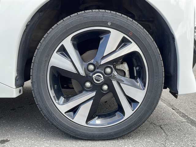 日産 ルークス ハイウェイスター Gターボ 道北・旭川 2021(令3)年 4.2万km ホワイトパール ・4WD/・禁煙車/・純正9型メモリナビ MM320D-L/（CD/DVD/フルセグ/AUX/NissanConnectサービス）/・片側パワースライドドア/・前後ドライブレコーダー/・ＡＷ冬タイヤ積載（166/55/R15）/・エマージェンシーブレーキ/・車線逸脱警報/・インテリジェントパーキングアシスト/・純正エンジンスターター/・セカンドテーブル/・前後コーナーセンサー/・ステアリングスイッチ/・LEDヘッドライト/・ビルトインETC/・電動格納ミラー/・ライトレベライザー/・純正ドアバイザー/・純正フロアマット/・保証書/・取扱説明書/・スペアキー1本
