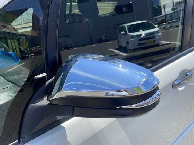 トヨタ ヴォクシー ZS 煌 福井県 2018(平30)年 6.3万km ホワイトパールクリスタルシャイン ワンオーナー/純正9インチメモリナビゲーション/（CD/DVD/BT）/フルセグテレビ /バックカメラ/プリクラッシュセーフティ/レーンキープアシスト/クルーズコントロール/純正16インチアルミホイール/両側電動スライドドア/LEDヘッドライト/LEDフォグランプ/オートリトラミラー/ステアリングリモコン/オートハイビーム/オートライト/ETC(ビルトイン）/アイドリングストップ/ドアバイザー/プッシュスタート/スマートキー/保証書/取扱説明書