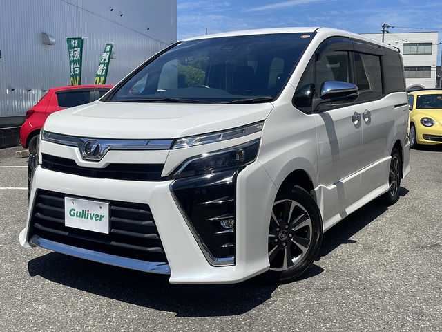 トヨタ ヴォクシー ZS 煌 福井県 2018(平30)年 6.3万km ホワイトパールクリスタルシャイン ワンオーナー/純正9インチメモリナビゲーション/（CD/DVD/BT）/フルセグテレビ /バックカメラ/プリクラッシュセーフティ/レーンキープアシスト/クルーズコントロール/純正16インチアルミホイール/両側電動スライドドア/LEDヘッドライト/LEDフォグランプ/オートリトラミラー/ステアリングリモコン/オートハイビーム/オートライト/ETC(ビルトイン）/アイドリングストップ/ドアバイザー/プッシュスタート/スマートキー/保証書/取扱説明書