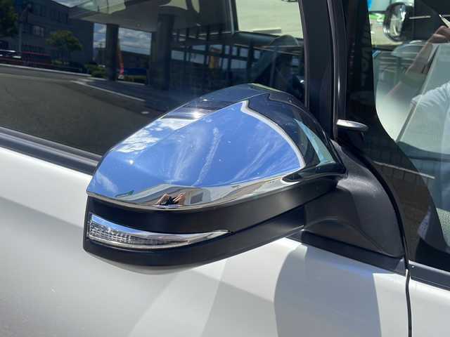 トヨタ ヴォクシー ZS 煌 福井県 2018(平30)年 6.3万km ホワイトパールクリスタルシャイン ワンオーナー/純正9インチメモリナビゲーション/（CD/DVD/BT）/フルセグテレビ /バックカメラ/プリクラッシュセーフティ/レーンキープアシスト/クルーズコントロール/純正16インチアルミホイール/両側電動スライドドア/LEDヘッドライト/LEDフォグランプ/オートリトラミラー/ステアリングリモコン/オートハイビーム/オートライト/ETC(ビルトイン）/アイドリングストップ/ドアバイザー/プッシュスタート/スマートキー/保証書/取扱説明書