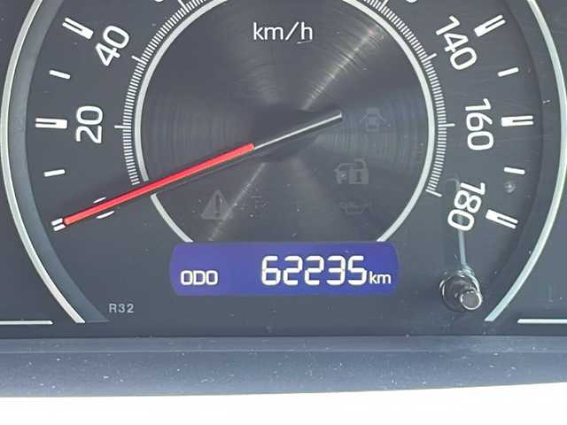 トヨタ ヴォクシー ZS 煌 福井県 2018(平30)年 6.3万km ホワイトパールクリスタルシャイン ワンオーナー/純正9インチメモリナビゲーション/（CD/DVD/BT）/フルセグテレビ /バックカメラ/プリクラッシュセーフティ/レーンキープアシスト/クルーズコントロール/純正16インチアルミホイール/両側電動スライドドア/LEDヘッドライト/LEDフォグランプ/オートリトラミラー/ステアリングリモコン/オートハイビーム/オートライト/ETC(ビルトイン）/アイドリングストップ/ドアバイザー/プッシュスタート/スマートキー/保証書/取扱説明書