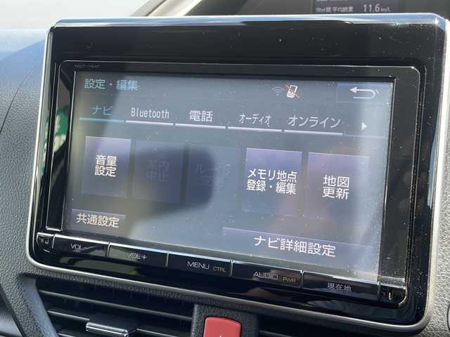 トヨタ ヴォクシー ZS 煌 福井県 2018(平30)年 6.3万km ホワイトパールクリスタルシャイン ワンオーナー/純正9インチメモリナビゲーション/（CD/DVD/BT）/フルセグテレビ /バックカメラ/プリクラッシュセーフティ/レーンキープアシスト/クルーズコントロール/純正16インチアルミホイール/両側電動スライドドア/LEDヘッドライト/LEDフォグランプ/オートリトラミラー/ステアリングリモコン/オートハイビーム/オートライト/ETC(ビルトイン）/アイドリングストップ/ドアバイザー/プッシュスタート/スマートキー/保証書/取扱説明書