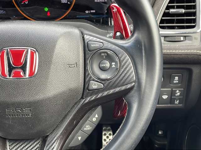 ホンダ ヴェゼル ハイブリッド RS ホンダセンシング 島根県 2020(令2)年 4万km プラチナホワイトパール 登録時走行距離39263km/ホンダセンシング/ストラーダナビ/CD/DVD/フルセグTV/Bluetooth/バックカメラ/無限シフトノブ/無限フロアマット/無限ドアバイザー/柿本改マフラー（純正積込）/エンケイ18インチAW(純正AW4本積込)/前後ドライブレコーダー/ビルトインETC/ブラック合皮/ウルトラスエードコンビシート/前席シートヒーター/LEDヘッドランプ/オートライト/LEDフロントフォグランプ/コンフォートビューパッケージ/保証書/取説/スペアキー