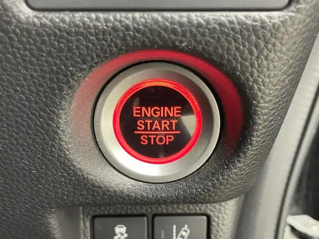 ホンダ Ｎ ＢＯＸ G L ホンダセンシング 岡山県 2018(平30)年 5.8万km クリスタルブラックパール 純正ナビ/【Bluetooth/フルセグTV/Carplay/CD/DVD】/型番:VXU-185NBi/バックカメラ/レーダークルーズコントロール/LEDヘッドライト/LEDフォグランプ/オートハイビーム/ビルトインETC/両側パワースライドドア/衝突軽減ブレーキシステム/純正フロアマット/プッシュスタート/純正１４インチアルミホイール/スマートキー×2