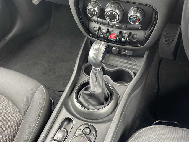 ＭＩＮＩ ミニ クラブマン ワン 東京都 2019(平31)年 3.3万km ペッパー・ホワイト 純正HDDナビ/（BT/FM/AM）/クルーズコントロール/インテリジェントセーフティ/バックカメラ/LEDライト/オートライト/スマートキー×２/ドライブレコーダー/ETC/純正１６インチアルミ