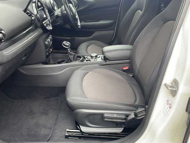 ＭＩＮＩ ミニ クラブマン ワン 東京都 2019(平31)年 3.3万km ペッパー・ホワイト 純正HDDナビ/（BT/FM/AM）/クルーズコントロール/インテリジェントセーフティ/バックカメラ/LEDライト/オートライト/スマートキー×２/ドライブレコーダー/ETC/純正１６インチアルミ