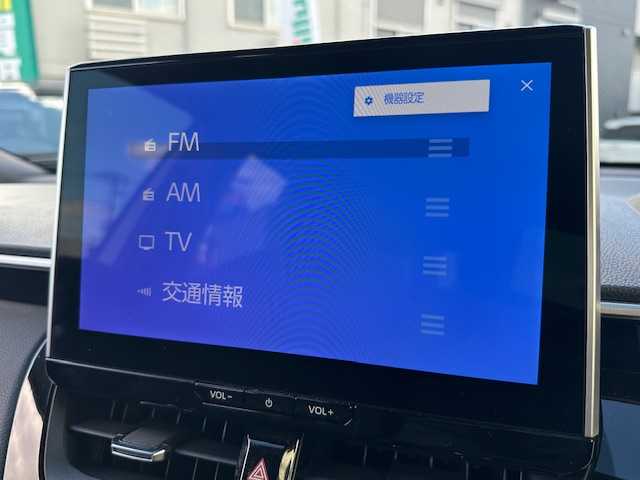 トヨタ カローラ クロス ハイブリッド S 茨城県 2024(令6)年 2万km プラチナホワイトパールマイカ ワンオーナー/純正ディスプレーオーディオ/Apple CarPlay/ナビ/フルセグ(走行中視聴可)/Bluetooth/バックガイドカメラ/トヨタセーフティセンス/ ・AHB(オートマチックハイビーム)/ ・PCS(プリクラッシュセーフティ)/ ・LTA(レーントレーシングアシスト)/ ・LDA(レーンディパーチャーアラート)/ ・PDA(プロアクティブドライビングアシスト)/ ・RSA(ロードサインアシスト)/ ・発進遅れ告知機能/ ・レーダークルーズコントロール/ ・ドライバー異常時対応システム/純正LEDヘッドライト/オートライト/純正17インチアルミホイール/スマートキー/取扱説明書/新車時保証書/スペアキー×1