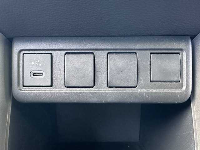 トヨタ カローラ クロス ハイブリッド S 茨城県 2024(令6)年 2万km プラチナホワイトパールマイカ ワンオーナー/純正ディスプレーオーディオ/Apple CarPlay/ナビ/フルセグ(走行中視聴可)/Bluetooth/バックガイドカメラ/トヨタセーフティセンス/ ・AHB(オートマチックハイビーム)/ ・PCS(プリクラッシュセーフティ)/ ・LTA(レーントレーシングアシスト)/ ・LDA(レーンディパーチャーアラート)/ ・PDA(プロアクティブドライビングアシスト)/ ・RSA(ロードサインアシスト)/ ・発進遅れ告知機能/ ・レーダークルーズコントロール/ ・ドライバー異常時対応システム/純正LEDヘッドライト/オートライト/純正17インチアルミホイール/スマートキー/取扱説明書/新車時保証書/スペアキー×1