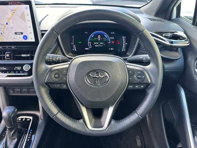 トヨタ カローラ クロス ハイブリッド S 茨城県 2024(令6)年 2万km プラチナホワイトパールマイカ ワンオーナー/純正ディスプレーオーディオ/Apple CarPlay/ナビ/フルセグ(走行中視聴可)/Bluetooth/バックガイドカメラ/トヨタセーフティセンス/ ・AHB(オートマチックハイビーム)/ ・PCS(プリクラッシュセーフティ)/ ・LTA(レーントレーシングアシスト)/ ・LDA(レーンディパーチャーアラート)/ ・PDA(プロアクティブドライビングアシスト)/ ・RSA(ロードサインアシスト)/ ・発進遅れ告知機能/ ・レーダークルーズコントロール/ ・ドライバー異常時対応システム/純正LEDヘッドライト/オートライト/純正17インチアルミホイール/スマートキー/取扱説明書/新車時保証書/スペアキー×1