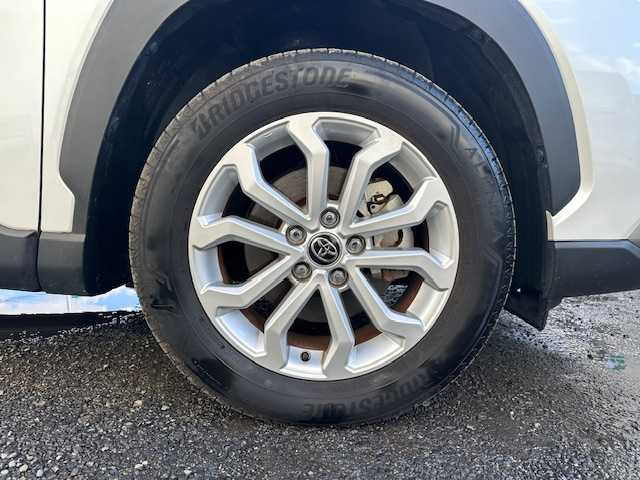 トヨタ カローラ クロス ハイブリッド S 茨城県 2024(令6)年 2万km プラチナホワイトパールマイカ ワンオーナー/純正ディスプレーオーディオ/Apple CarPlay/ナビ/フルセグ(走行中視聴可)/Bluetooth/バックガイドカメラ/トヨタセーフティセンス/ ・AHB(オートマチックハイビーム)/ ・PCS(プリクラッシュセーフティ)/ ・LTA(レーントレーシングアシスト)/ ・LDA(レーンディパーチャーアラート)/ ・PDA(プロアクティブドライビングアシスト)/ ・RSA(ロードサインアシスト)/ ・発進遅れ告知機能/ ・レーダークルーズコントロール/ ・ドライバー異常時対応システム/純正LEDヘッドライト/オートライト/純正17インチアルミホイール/スマートキー/取扱説明書/新車時保証書/スペアキー×1