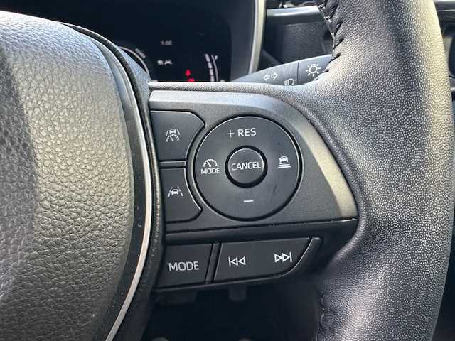 トヨタ カローラ クロス ハイブリッド S 茨城県 2024(令6)年 2万km プラチナホワイトパールマイカ ワンオーナー/純正ディスプレーオーディオ/Apple CarPlay/ナビ/フルセグ(走行中視聴可)/Bluetooth/バックガイドカメラ/トヨタセーフティセンス/ ・AHB(オートマチックハイビーム)/ ・PCS(プリクラッシュセーフティ)/ ・LTA(レーントレーシングアシスト)/ ・LDA(レーンディパーチャーアラート)/ ・PDA(プロアクティブドライビングアシスト)/ ・RSA(ロードサインアシスト)/ ・発進遅れ告知機能/ ・レーダークルーズコントロール/ ・ドライバー異常時対応システム/純正LEDヘッドライト/オートライト/純正17インチアルミホイール/スマートキー/取扱説明書/新車時保証書/スペアキー×1