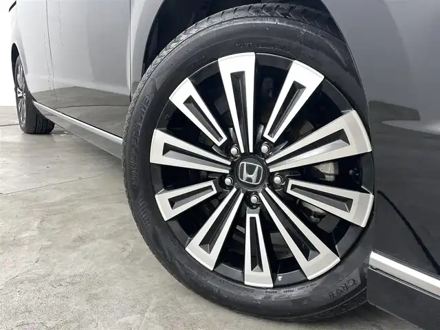 ホンダ ステップワゴン スパーダ eHEV プレミアムライン 福島県 2022(令4)年 5.2万km クリスタルブラックパール ホンダセンシング/・衝突軽減ブレーキ（CMBS）/・誤発進抑制機能/・後方誤発進抑制機能/・近距離衝突軽減ブレーキ/・歩行者事故低減ステアリング/・路外逸脱抑制機能/・アダプティブクルーズコントロール（ACC）/・車線維持支援システム（LKAS）/・トラフィックジャムアシスト(渋滞運転支援機能）/・先行車発進お知らせ機能/・標識認識機能/・アダプティブドライビングビーム/・パーキングセンサーシステム/・後退出庫サポート/・急アクセル抑制機能/純正11.4インチナビ/・フルセグ/CD/DVD/USB/BT/FM/AM/・マルチビューカメラシステム/・ETC/前後ドライブレコーダー/両側パワースライドドア/電動リアゲート/革巻きステアリング/・パドルシフト/・ステアリングスイッチ/ハーフレザーシート/・前席シートヒーター/オットマン/ＬＥＤヘッドライト/・フォグランプ/・オートライト/電動パーキングブレーキ/・オートブレーキホールド/電動格納ミラー/・ウィンカーミラー/スマートキー/・プッシュスタート/純正ラバーマット/ドアバイザー/純正17インチＡＷ