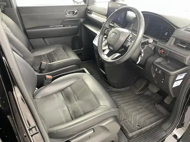 ホンダ ステップワゴン スパーダ eHEV プレミアムライン 福島県 2022(令4)年 5.2万km クリスタルブラックパール ホンダセンシング/・衝突軽減ブレーキ（CMBS）/・誤発進抑制機能/・後方誤発進抑制機能/・近距離衝突軽減ブレーキ/・歩行者事故低減ステアリング/・路外逸脱抑制機能/・アダプティブクルーズコントロール（ACC）/・車線維持支援システム（LKAS）/・トラフィックジャムアシスト(渋滞運転支援機能）/・先行車発進お知らせ機能/・標識認識機能/・アダプティブドライビングビーム/・パーキングセンサーシステム/・後退出庫サポート/・急アクセル抑制機能/純正11.4インチナビ/・フルセグ/CD/DVD/USB/BT/FM/AM/・マルチビューカメラシステム/・ETC/前後ドライブレコーダー/両側パワースライドドア/電動リアゲート/革巻きステアリング/・パドルシフト/・ステアリングスイッチ/ハーフレザーシート/・前席シートヒーター/オットマン/ＬＥＤヘッドライト/・フォグランプ/・オートライト/電動パーキングブレーキ/・オートブレーキホールド/電動格納ミラー/・ウィンカーミラー/スマートキー/・プッシュスタート/純正ラバーマット/ドアバイザー/純正17インチＡＷ