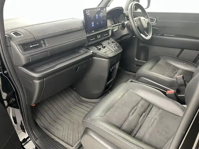 ホンダ ステップワゴン スパーダ eHEV プレミアムライン 福島県 2022(令4)年 5.2万km クリスタルブラックパール ホンダセンシング/・衝突軽減ブレーキ（CMBS）/・誤発進抑制機能/・後方誤発進抑制機能/・近距離衝突軽減ブレーキ/・歩行者事故低減ステアリング/・路外逸脱抑制機能/・アダプティブクルーズコントロール（ACC）/・車線維持支援システム（LKAS）/・トラフィックジャムアシスト(渋滞運転支援機能）/・先行車発進お知らせ機能/・標識認識機能/・アダプティブドライビングビーム/・パーキングセンサーシステム/・後退出庫サポート/・急アクセル抑制機能/純正11.4インチナビ/・フルセグ/CD/DVD/USB/BT/FM/AM/・マルチビューカメラシステム/・ETC/前後ドライブレコーダー/両側パワースライドドア/電動リアゲート/革巻きステアリング/・パドルシフト/・ステアリングスイッチ/ハーフレザーシート/・前席シートヒーター/オットマン/ＬＥＤヘッドライト/・フォグランプ/・オートライト/電動パーキングブレーキ/・オートブレーキホールド/電動格納ミラー/・ウィンカーミラー/スマートキー/・プッシュスタート/純正ラバーマット/ドアバイザー/純正17インチＡＷ