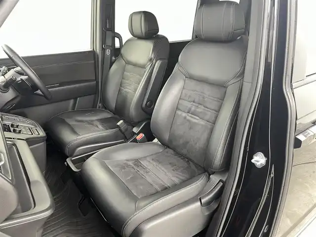 ホンダ ステップワゴン スパーダ eHEV プレミアムライン 福島県 2022(令4)年 5.2万km クリスタルブラックパール ホンダセンシング/・衝突軽減ブレーキ（CMBS）/・誤発進抑制機能/・後方誤発進抑制機能/・近距離衝突軽減ブレーキ/・歩行者事故低減ステアリング/・路外逸脱抑制機能/・アダプティブクルーズコントロール（ACC）/・車線維持支援システム（LKAS）/・トラフィックジャムアシスト(渋滞運転支援機能）/・先行車発進お知らせ機能/・標識認識機能/・アダプティブドライビングビーム/・パーキングセンサーシステム/・後退出庫サポート/・急アクセル抑制機能/純正11.4インチナビ/・フルセグ/CD/DVD/USB/BT/FM/AM/・マルチビューカメラシステム/・ETC/前後ドライブレコーダー/両側パワースライドドア/電動リアゲート/革巻きステアリング/・パドルシフト/・ステアリングスイッチ/ハーフレザーシート/・前席シートヒーター/オットマン/ＬＥＤヘッドライト/・フォグランプ/・オートライト/電動パーキングブレーキ/・オートブレーキホールド/電動格納ミラー/・ウィンカーミラー/スマートキー/・プッシュスタート/純正ラバーマット/ドアバイザー/純正17インチＡＷ