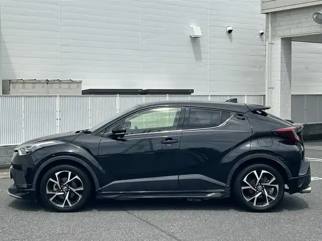 トヨタ Ｃ－ＨＲ G－T 群馬県 2018(平30)年 4.4万km ブラックマイカ 4WD/寒冷地仕様車/純正SDナビ（FM・AM/CD・DVD/Bluetooth）/フルセグTV/バックカメラ/ビルトインETC/純正ドライブレコーダー（前方）/プリクラッシュ/横滑り防止装置/レーンキープアシスト/パーキングセンサー/レーダークルーズコントロール/BSM/レザーシート/シートヒーター（D/N席）/純正フロアマット/オートライト/オートハイビーム/LEDヘッドライト/ガナドール4本だしマフラー/モデリスタフルエアロ/純正18インチアルミホイール/プッシュスタート/スマートキー/取扱説明書/保証書/記録簿
