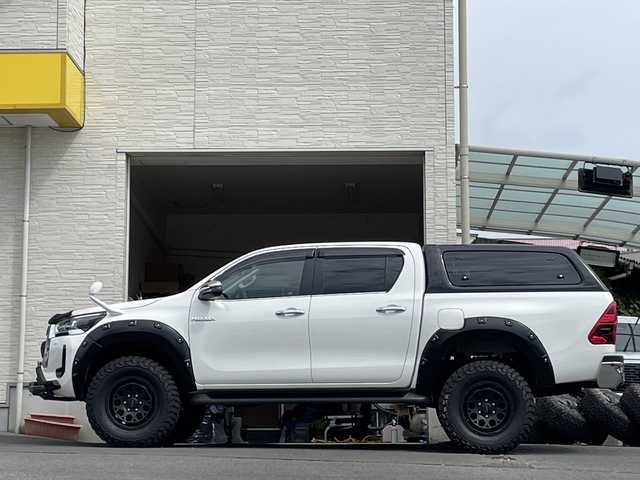 トヨタ ハイラックス Z 大分県 2021(令3)年 2.7万km スーパーホワイトⅡ ワンオーナー /レザー調シートカバー/2インチリフトアップ/ホイール2インチアップ/オプションキャノピー/オーバーフェンダー/バンパーガード/社外ナビ/フルセグTV/Bluetooth/社外ドラレコ/社外17インチアルミホイール/社外ETC/純正LEDヘッドライト/オートライト/衝突被害軽減ブレーキ/横滑り防止装置/レーンキープアシスト/コーナーセンサー/バックカメラ/4WD/純正ホイール有