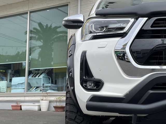トヨタ ハイラックス Z 大分県 2021(令3)年 2.7万km スーパーホワイトⅡ ワンオーナー /レザー調シートカバー/2インチリフトアップ/ホイール2インチアップ/オプションキャノピー/オーバーフェンダー/バンパーガード/社外ナビ/フルセグTV/Bluetooth/社外ドラレコ/社外17インチアルミホイール/社外ETC/純正LEDヘッドライト/オートライト/衝突被害軽減ブレーキ/横滑り防止装置/レーンキープアシスト/コーナーセンサー/バックカメラ/4WD/純正ホイール有
