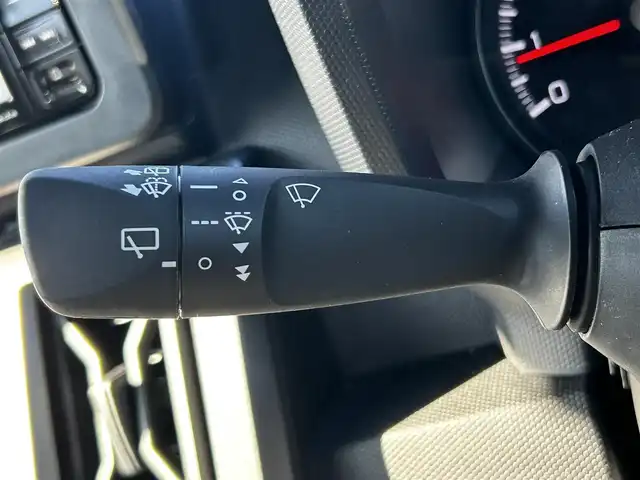 ダイハツ タフト G ダーククロムベンチャー 福島県 2025(令7)年 0.3万km サンドベージュメタリック スマートアシスト/アダプティブクルーズコントロール/レーンキープコントロール/ふらつき警報/路側逸脱警報機能/車線逸脱警報機能/車線逸脱抑制制御機能/ブレーキ制御誤発進抑制機能/衝突警報機能/衝突回避支援ブレーキ機能/標識認識機能/先行車発進お知らせ機能/社外ナビゲーション/型番：CN-CE01WD/【SD/BT/TV】/パノラマモニター/前席シートヒーター/アイドリングストップ/ステアリングリモコン/LEDオートライト/LEDフォグランプ/社外フロアマット