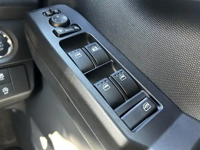 ダイハツ タフト G ダーククロムベンチャー 福島県 2025(令7)年 0.3万km サンドベージュメタリック スマートアシスト/アダプティブクルーズコントロール/レーンキープコントロール/ふらつき警報/路側逸脱警報機能/車線逸脱警報機能/車線逸脱抑制制御機能/ブレーキ制御誤発進抑制機能/衝突警報機能/衝突回避支援ブレーキ機能/標識認識機能/先行車発進お知らせ機能/社外ナビゲーション/型番：CN-CE01WD/【SD/BT/TV】/パノラマモニター/前席シートヒーター/アイドリングストップ/ステアリングリモコン/LEDオートライト/LEDフォグランプ/社外フロアマット