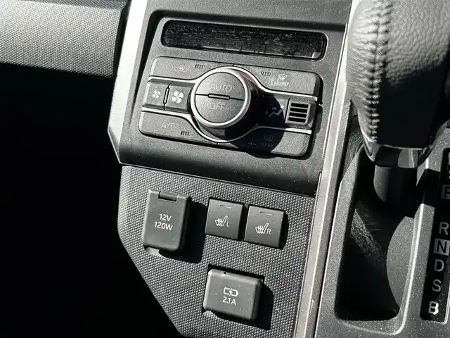 ダイハツ タフト G ダーククロムベンチャー 福島県 2025(令7)年 0.3万km サンドベージュメタリック スマートアシスト/アダプティブクルーズコントロール/レーンキープコントロール/ふらつき警報/路側逸脱警報機能/車線逸脱警報機能/車線逸脱抑制制御機能/ブレーキ制御誤発進抑制機能/衝突警報機能/衝突回避支援ブレーキ機能/標識認識機能/先行車発進お知らせ機能/社外ナビゲーション/型番：CN-CE01WD/【SD/BT/TV】/パノラマモニター/前席シートヒーター/アイドリングストップ/ステアリングリモコン/LEDオートライト/LEDフォグランプ/社外フロアマット