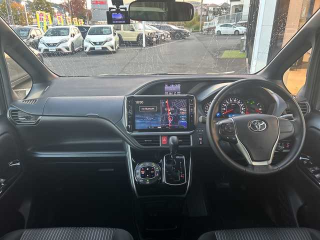 トヨタ ヴォクシー ZS 煌Ⅱ 大阪府 2020(令2)年 8.9万km ブラック 1オーナー　プリクラッシュセーフティ　１１型アルパインナビ　アルパインフリップダウンモニター　バックカメラ　両側パワースライドドア　前後ドラレコ　クリアランスソナー　床下ラゲッジＢＯＸ　シートバックテーブル　CD DVD BT ＨＤＭＩ　SD 　USB フルセグTV　後席シェード　ウィンカーミラー　LEDオートライト　フォグ　ETC　アイドリングストップ