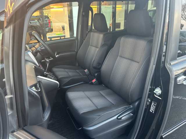 トヨタ ヴォクシー ZS 煌Ⅱ 大阪府 2020(令2)年 8.9万km ブラック 1オーナー　プリクラッシュセーフティ　１１型アルパインナビ　アルパインフリップダウンモニター　バックカメラ　両側パワースライドドア　前後ドラレコ　クリアランスソナー　床下ラゲッジＢＯＸ　シートバックテーブル　CD DVD BT ＨＤＭＩ　SD 　USB フルセグTV　後席シェード　ウィンカーミラー　LEDオートライト　フォグ　ETC　アイドリングストップ