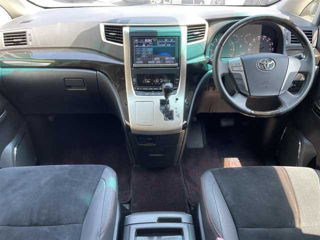 トヨタ ヴェルファイア 2．4Z ゴールデンアイズ 京都府 2013(平25)年 9.2万km ホワイトパールクリスタルシャイン （株）IDOMが運営する【じしゃロン伏見店】の/自社ローン専用車両になります。/こちらは現金またはオートローンご利用時の価格です。/自社ローンご希望の方は別途その旨お申し付けください/純正HDDナビ/(Bluetooth/FM/AM/DVD)/ワンセグTV/バックカメラ/両側電動スライドドア/コーナーセンサー/横滑り防止装置/ハーフレザー/ETC/後部座席モニター/パワーバックドア/純正AW&サマータイヤ積込/プッシュスタート/スマートキー/HIDヘッドライト/オートライト/スペアキー/フロアマット