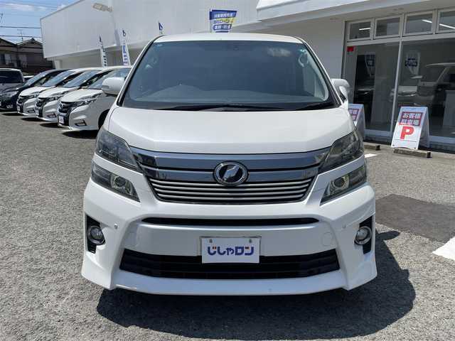 トヨタ ヴェルファイア 2．4Z ゴールデンアイズ 京都府 2013(平25)年 9.2万km ホワイトパールクリスタルシャイン （株）IDOMが運営する【じしゃロン伏見店】の/自社ローン専用車両になります。/こちらは現金またはオートローンご利用時の価格です。/自社ローンご希望の方は別途その旨お申し付けください/純正HDDナビ/(Bluetooth/FM/AM/DVD)/ワンセグTV/バックカメラ/両側電動スライドドア/コーナーセンサー/横滑り防止装置/ハーフレザー/ETC/後部座席モニター/パワーバックドア/純正AW&サマータイヤ積込/プッシュスタート/スマートキー/HIDヘッドライト/オートライト/スペアキー/フロアマット
