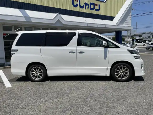 トヨタ ヴェルファイア 2．4Z ゴールデンアイズ 京都府 2013(平25)年 9.2万km ホワイトパールクリスタルシャイン （株）IDOMが運営する【じしゃロン伏見店】の/自社ローン専用車両になります。/こちらは現金またはオートローンご利用時の価格です。/自社ローンご希望の方は別途その旨お申し付けください/純正HDDナビ/(Bluetooth/FM/AM/DVD)/ワンセグTV/バックカメラ/両側電動スライドドア/コーナーセンサー/横滑り防止装置/ハーフレザー/ETC/後部座席モニター/パワーバックドア/純正AW&サマータイヤ積込/プッシュスタート/スマートキー/HIDヘッドライト/オートライト/スペアキー/フロアマット